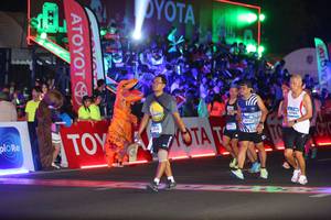 BIB: 9898, 44122
                            <button type="button" onclick="openModal(23184328)" class="btn btn-primary btn-sm float-right btn-popup" data-toggle="modal" data-target=".modal-high-quality">
                        <i class="fas fa-shopping-cart"></i> Add to Cart
                    </button>
                                            <button type="button" onclick="isThisMe(23184328, true)" class="btn btn-success btn-sm float-right btn-popup btn-isme hidden" data-toggle="tooltip" data-placement="bottom" title="นี่คือรูปของคุณใช่ไหม คลิกที่นี่เพื่อเอาเข้าอัลบั้ม">
                        <i class="fas fa-plus"></i> Add to album
                    </button>
                    <button type="button" onclick="isThisMe(23184328, false)" class="btn btn-warning btn-sm float-right btn-popup btn-isnotme hidden">
                        <i class="fas fa-ban"></i> Remove from album
                    </button>